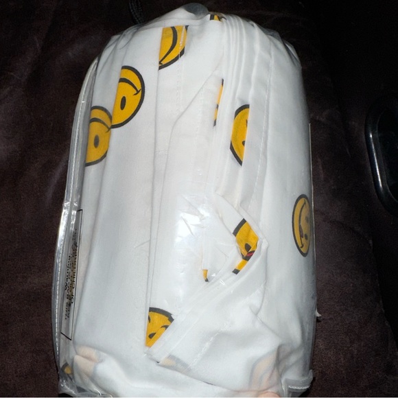 Joe Boxer Bedding Vintage Joe Boxer Happy Face Queen Sheen Set